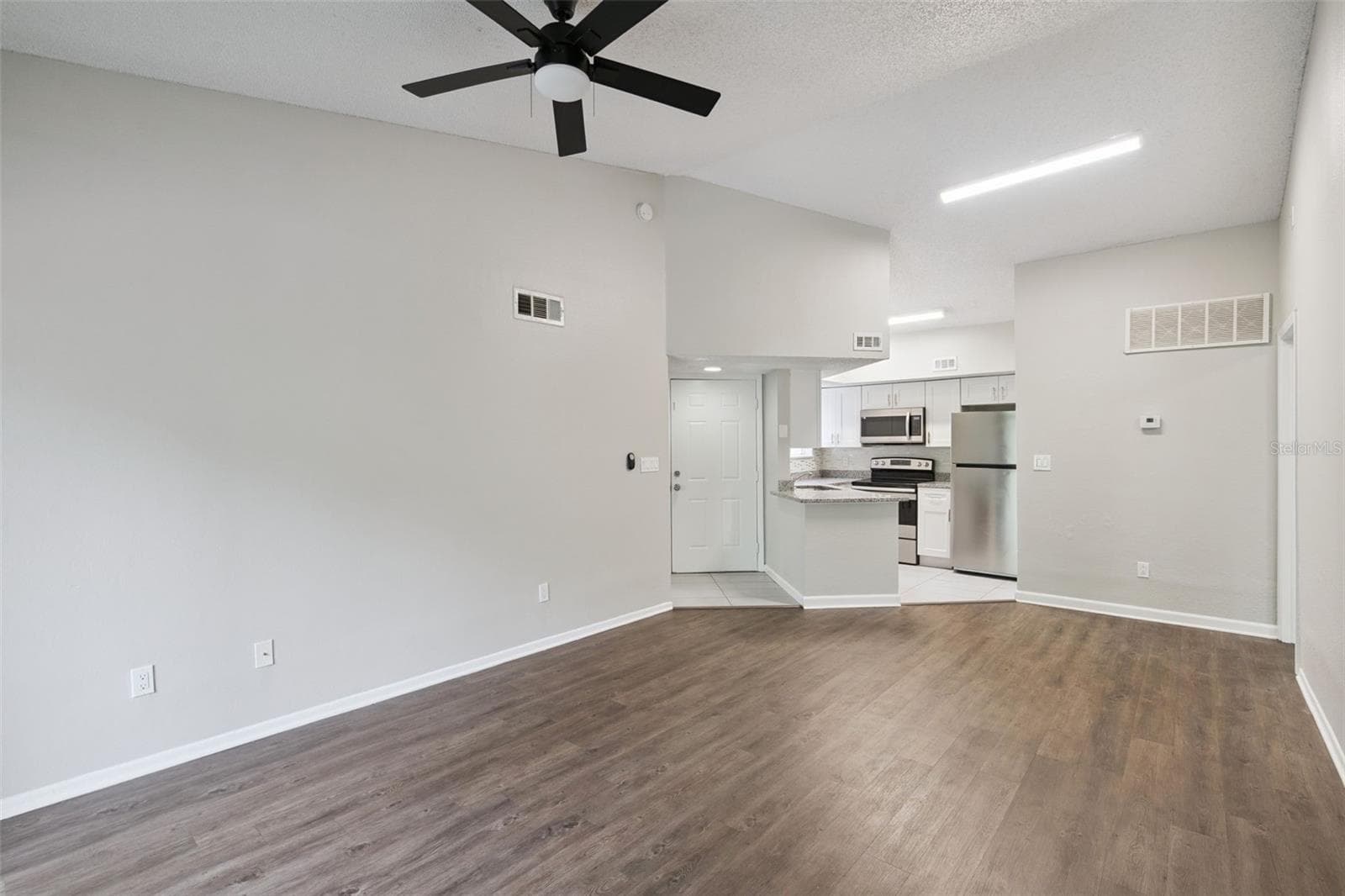 Condominium at 1948 LAKE ATRIUMS CIR #124, ORLANDO, photo 4 of 27