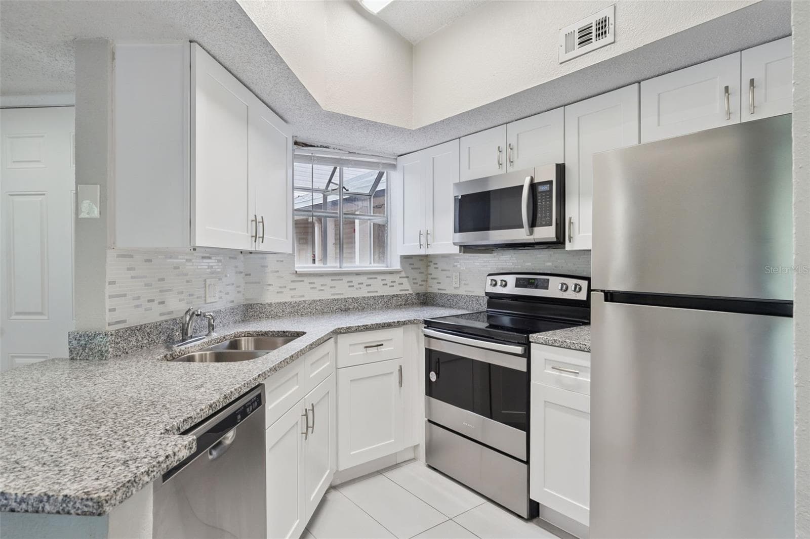 Condominium at 1948 LAKE ATRIUMS CIR #124, ORLANDO, photo 6 of 27