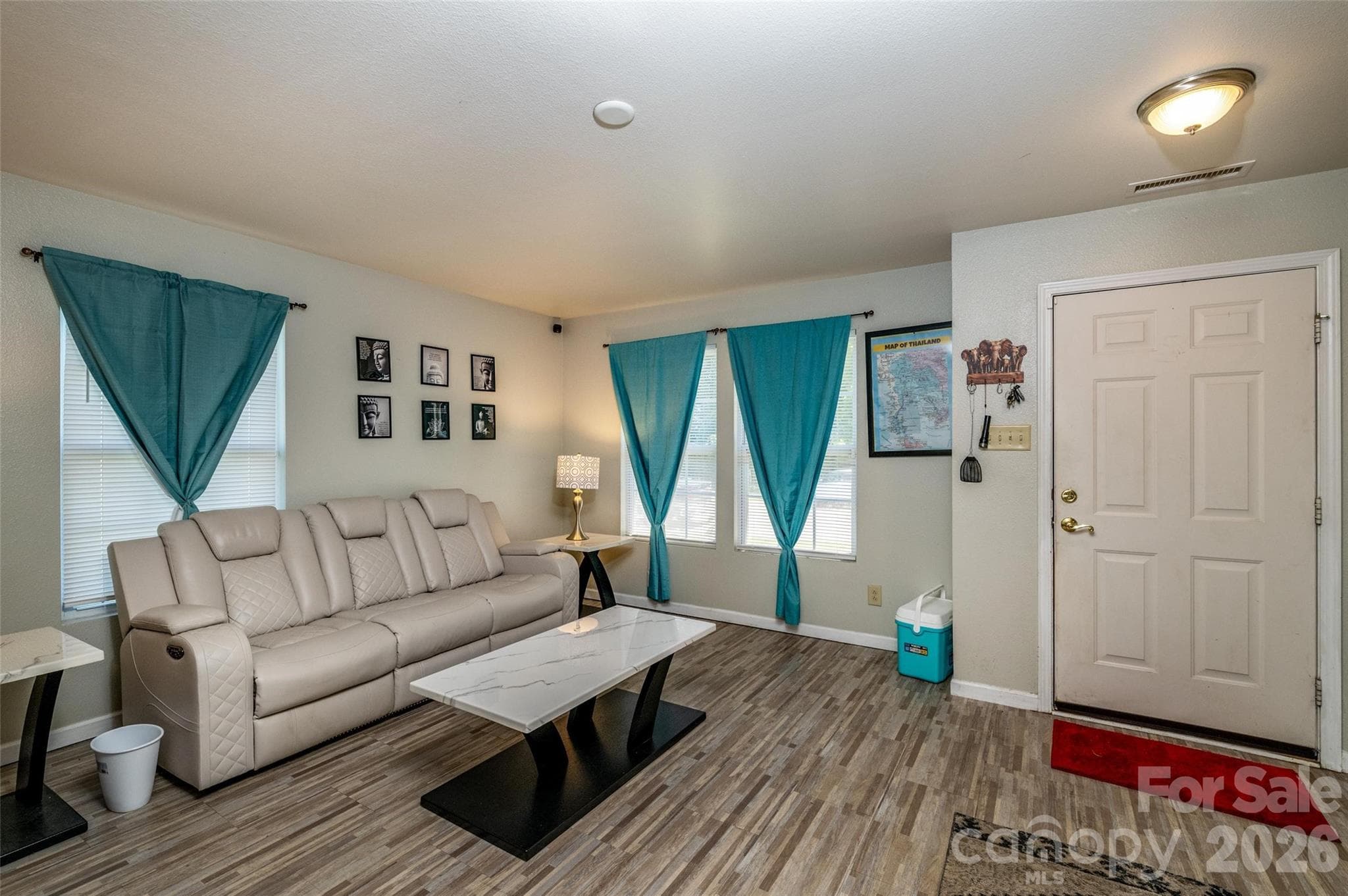 Single Family Residence at 7343 Fox Point Drive, Charlotte, photo 3 of 22