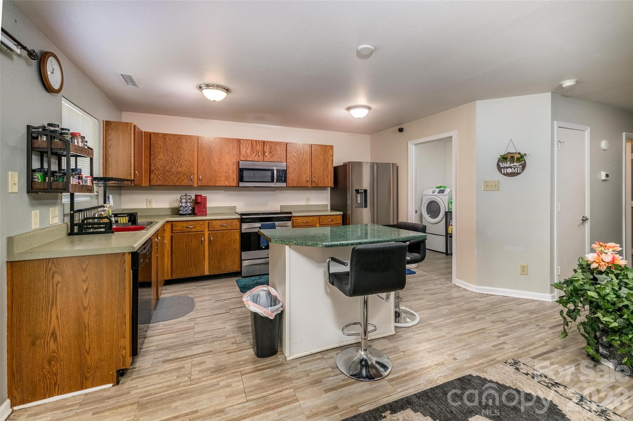 Single Family Residence at 7343 Fox Point Drive, Charlotte, photo 10 of 22