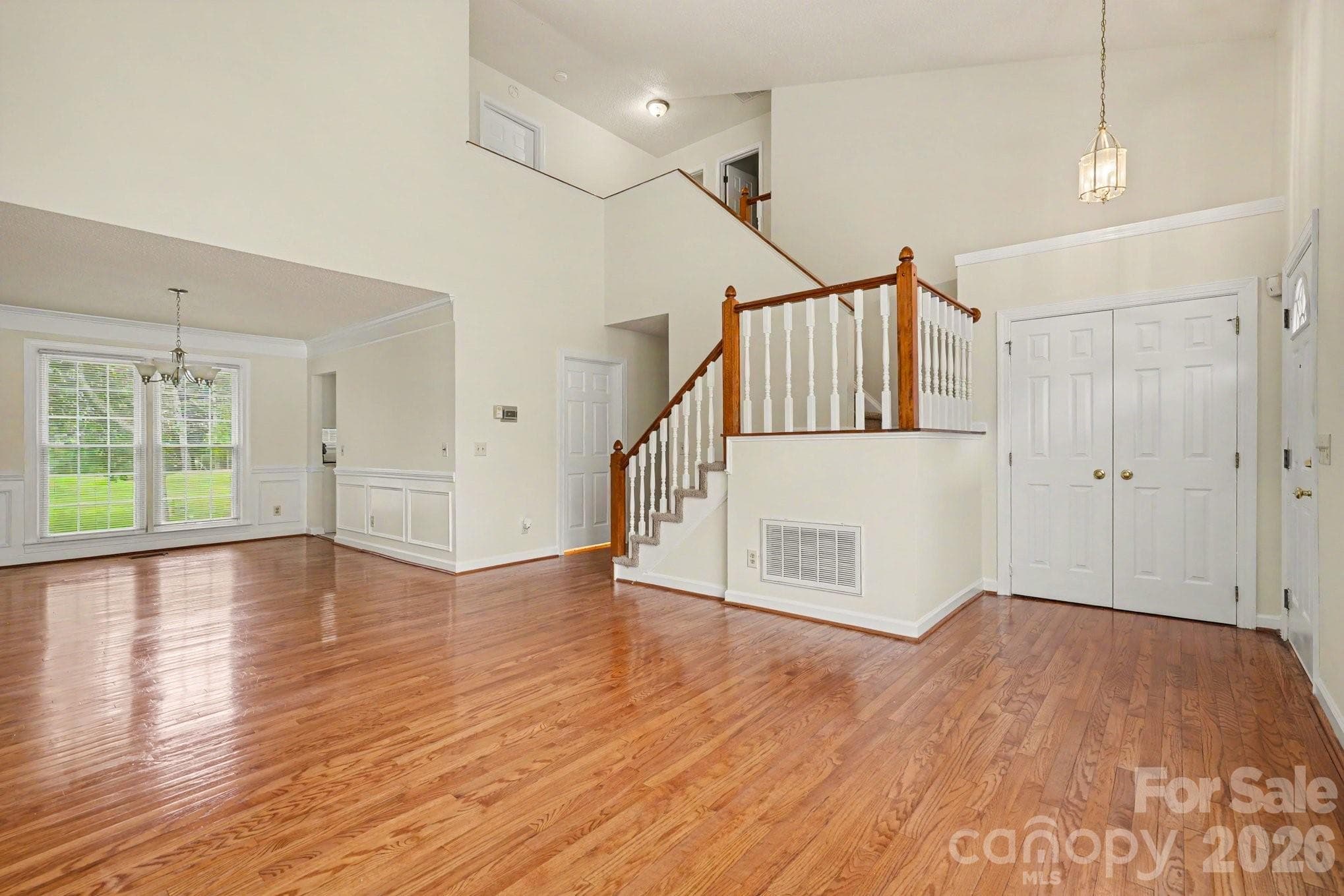 Single Family Residence at 7104 Kinsmore Lane, Charlotte, photo 6 of 31