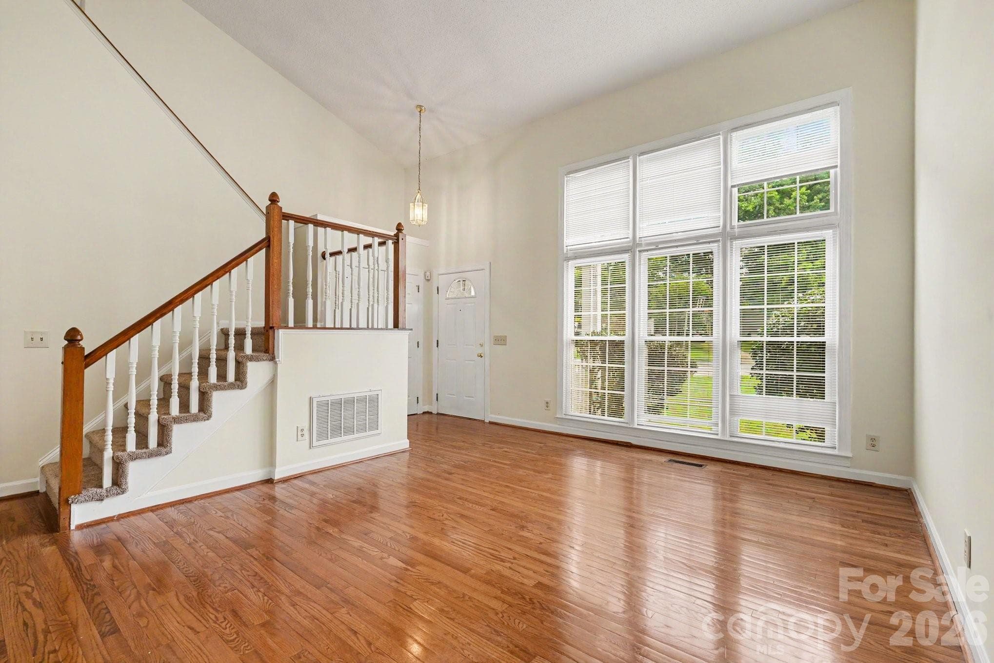 Single Family Residence at 7104 Kinsmore Lane, Charlotte, photo 7 of 31