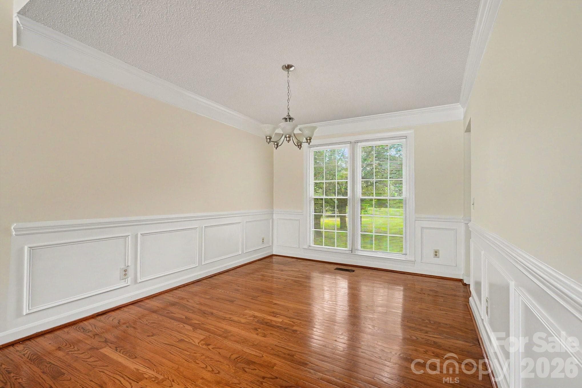 Single Family Residence at 7104 Kinsmore Lane, Charlotte, photo 9 of 31