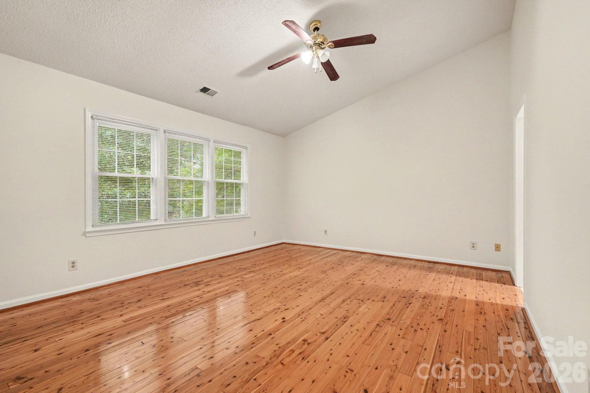 Single Family Residence at 7104 Kinsmore Lane, Charlotte, photo 10 of 31