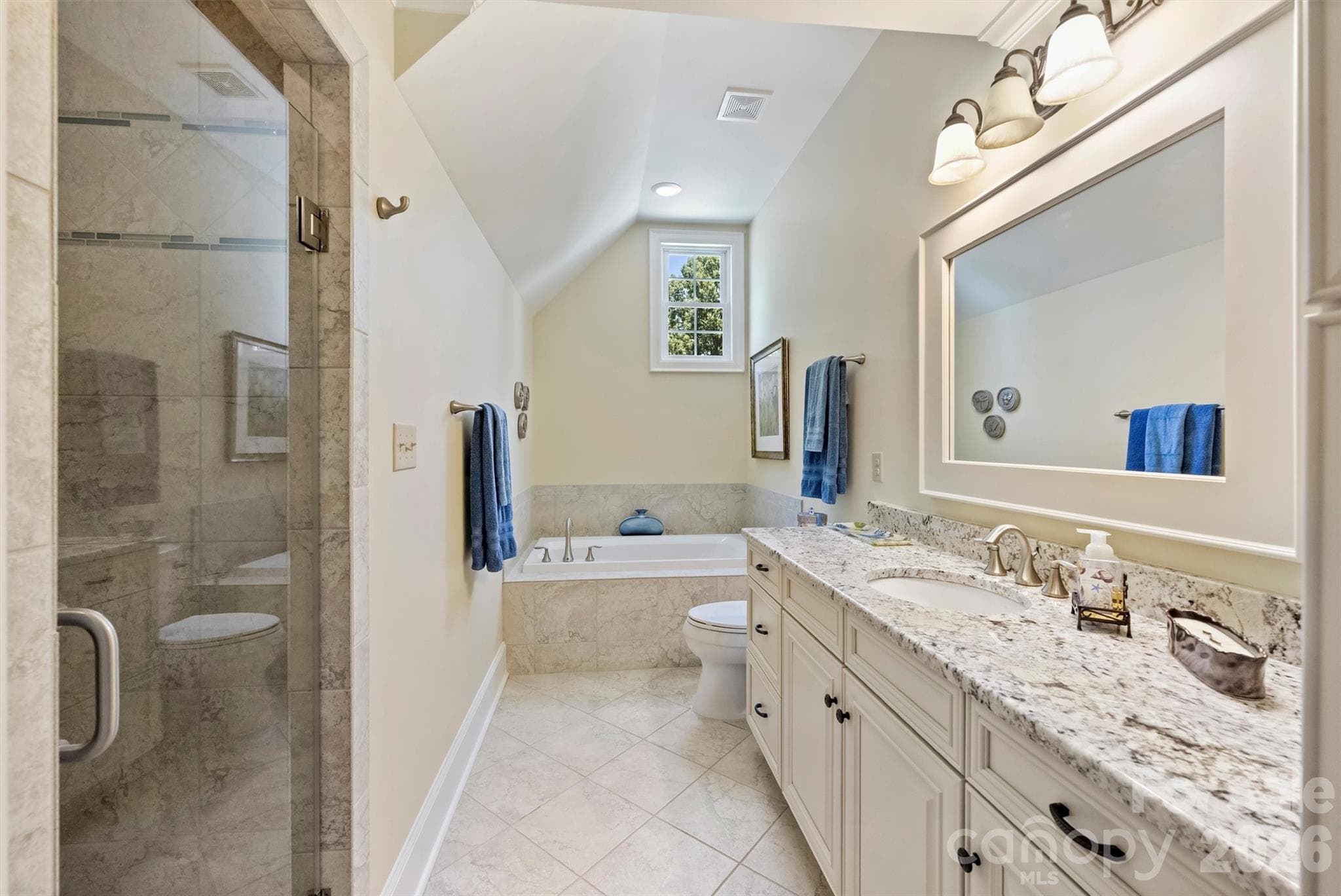 Full Bathroom - 929 Wessington Manor Lane, Fort Mill