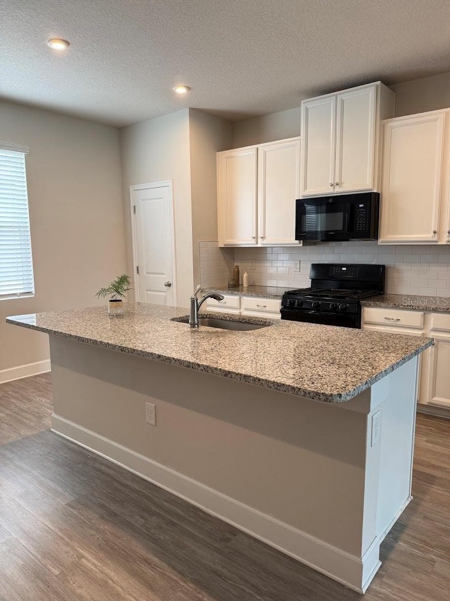 Townhouse at 15084 CARAVAN AVE, ODESSA, photo 9 of 47