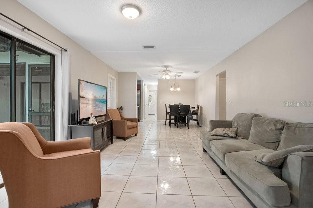 Single Family Residence at 5533 PENTAIL CIR, TAMPA, photo 9 of 37