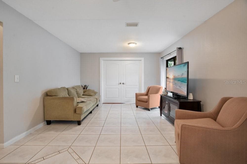 Single Family Residence at 5533 PENTAIL CIR, TAMPA, photo 10 of 37