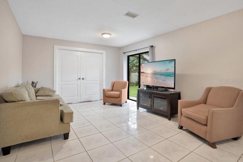 Single Family Residence at 5533 PENTAIL CIR, TAMPA, photo 12 of 37