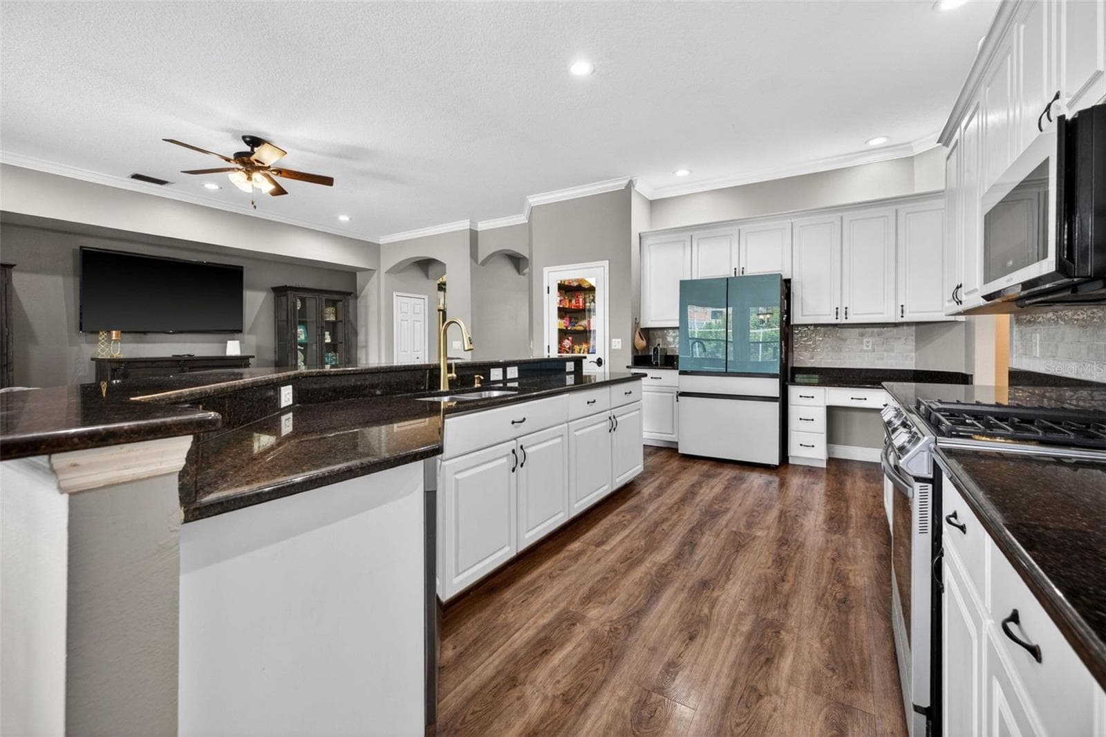 Single Family Residence at 18127 HERON WALK DR, TAMPA, photo 7 of 46