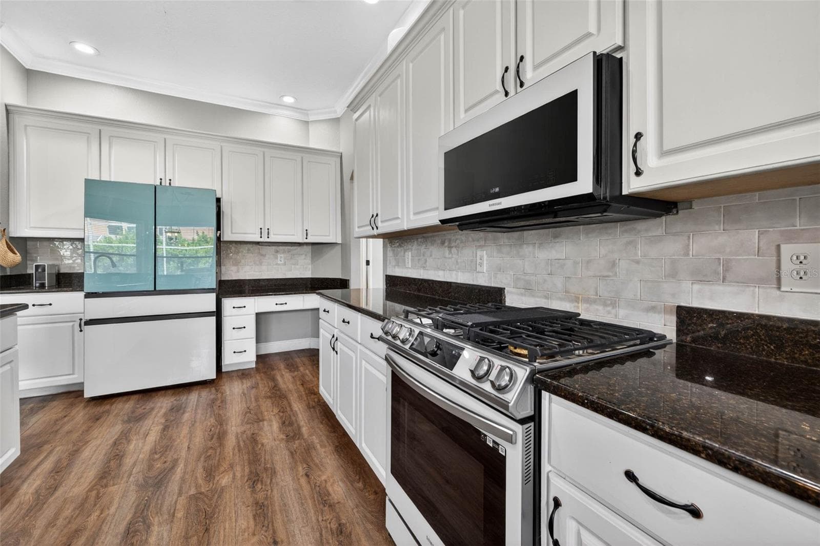 Single Family Residence at 18127 HERON WALK DR, TAMPA, photo 8 of 46