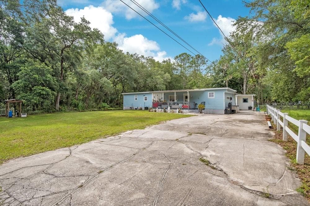 Mobile Home at 18222 LYNBROOK RD, ORLANDO, photo 4 of 45