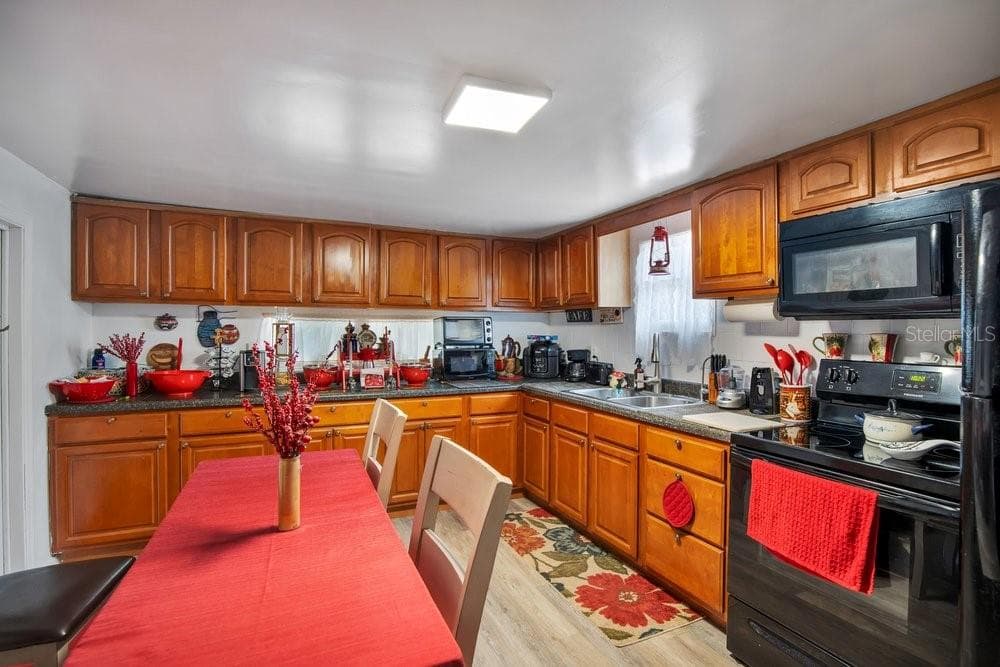 Mobile Home at 18222 LYNBROOK RD, ORLANDO, photo 9 of 45