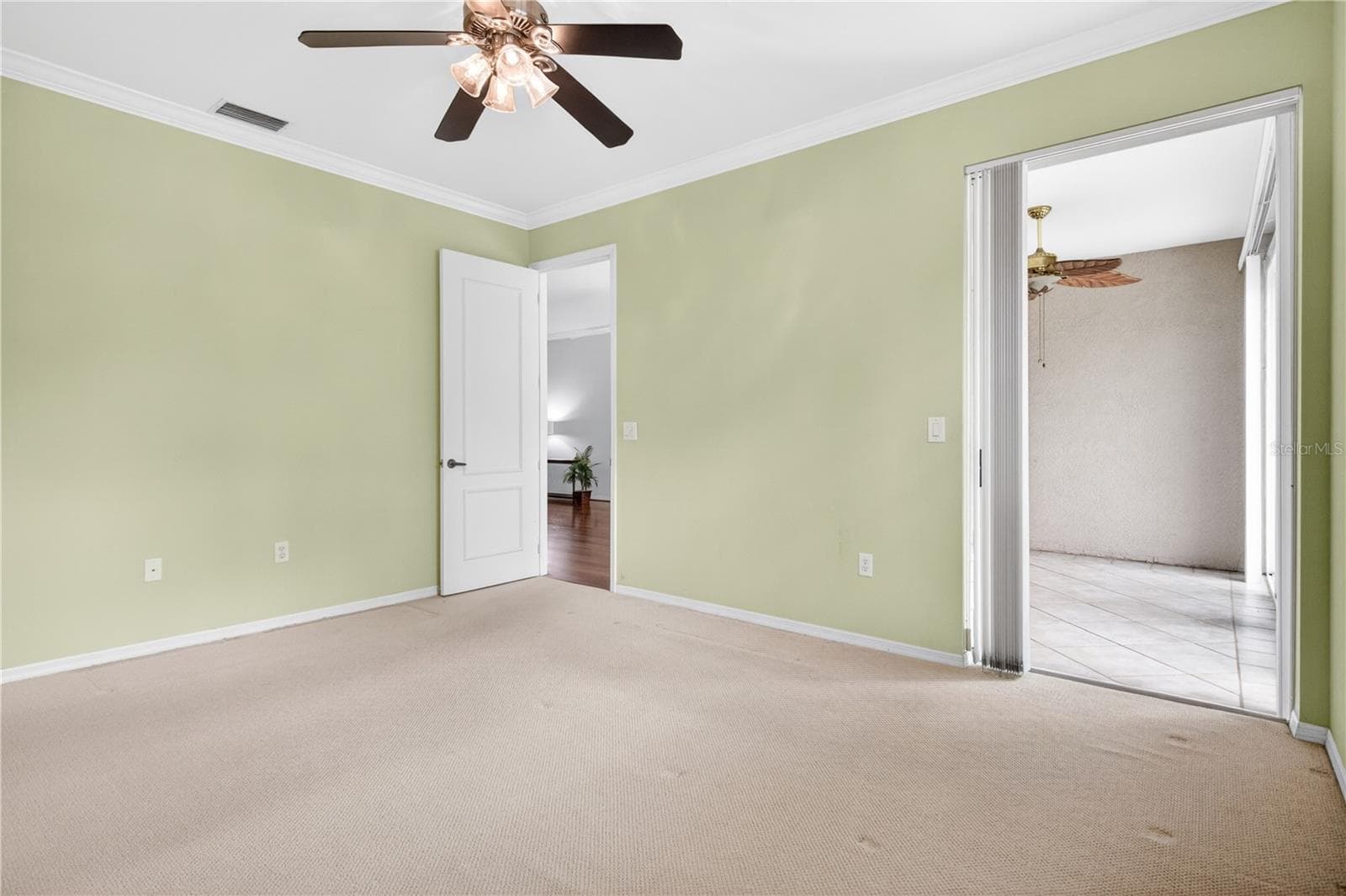 Primary bedroom has slider to lanai - 6948 STONEYWALK CT, BRADENTON