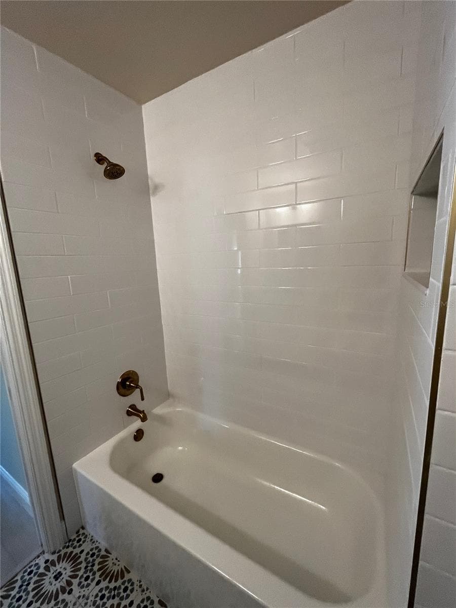 2010 bathroom - 260 20TH AVE S, ST PETERSBURG