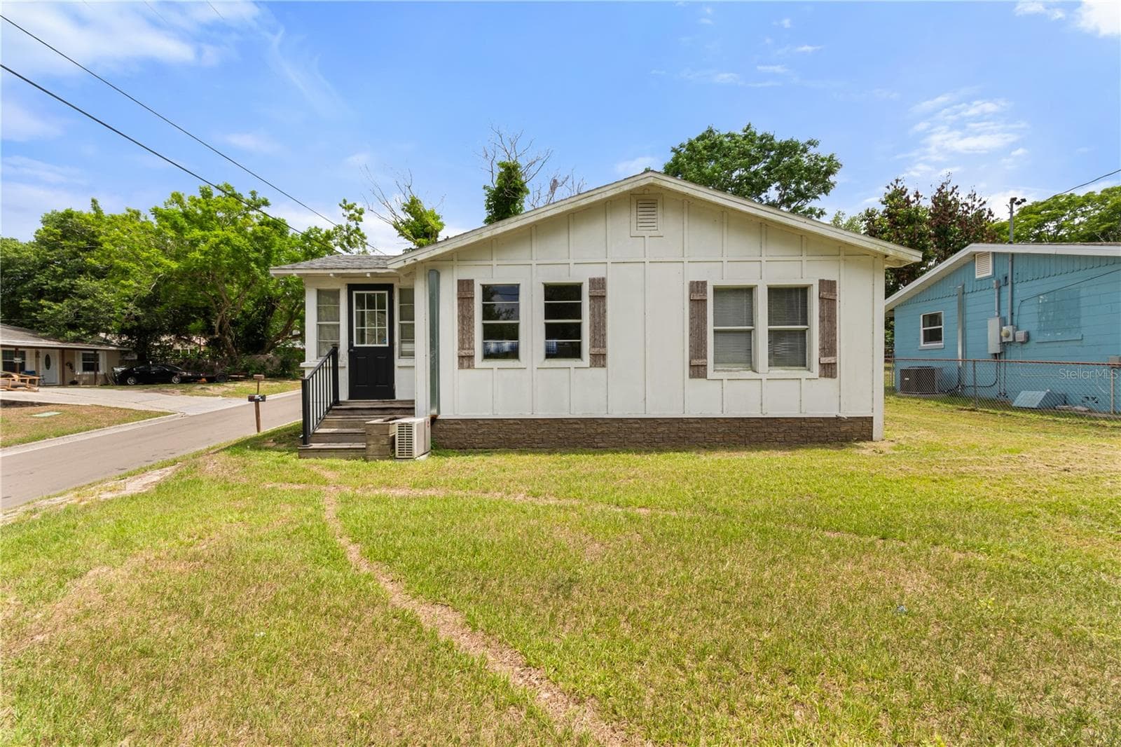 301 WEAVER AVE