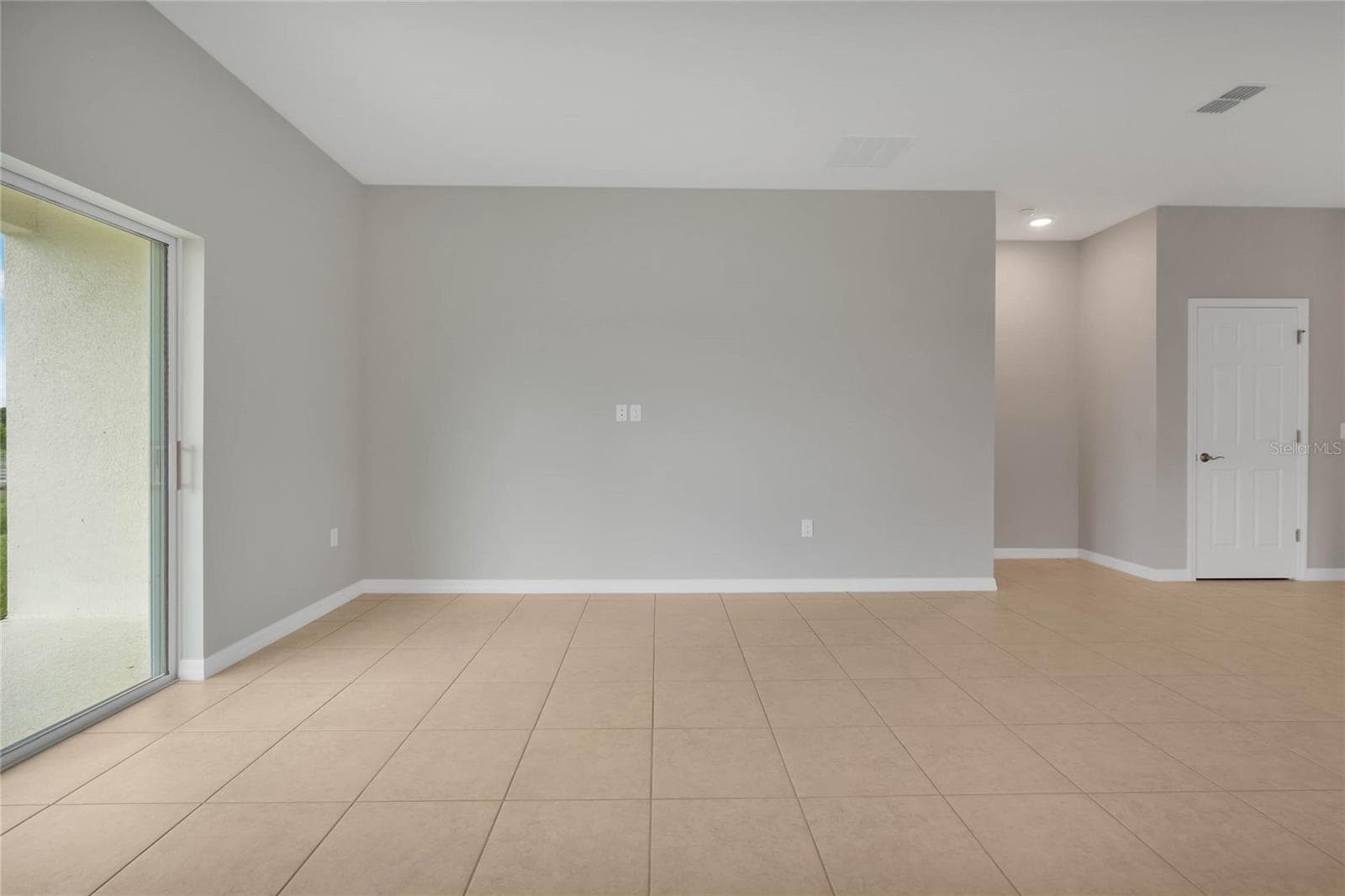 Single Family Residence at 717 CROWN ROSE DR, EAGLE LAKE, photo 12 of 39