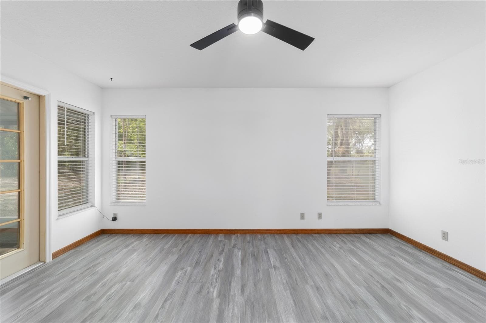 In-Law Suite/Guest Living Room - 13984 SW 80TH ST, DUNNELLON