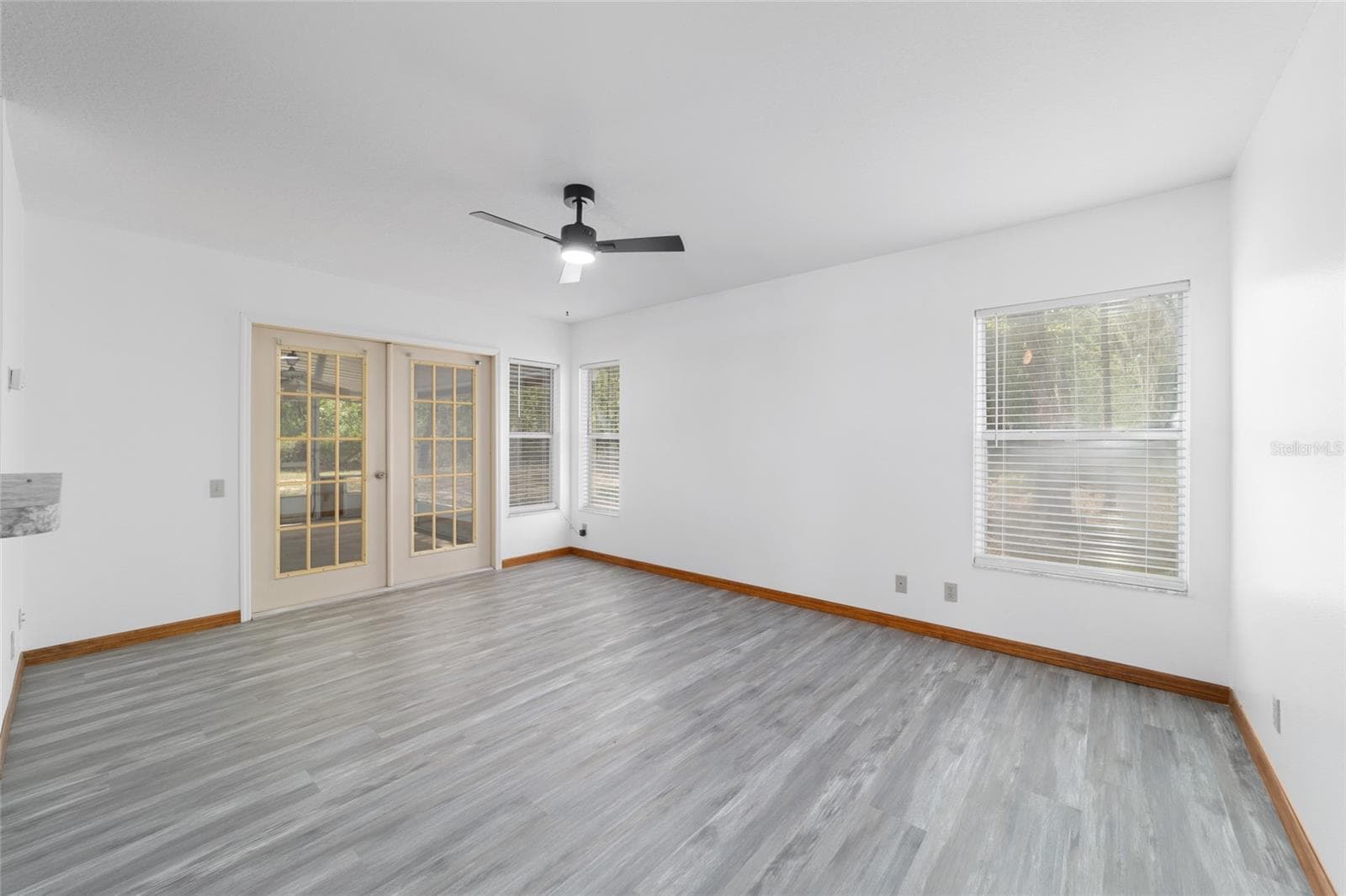 In-Law Suite/Guest Living Room - 13984 SW 80TH ST, DUNNELLON