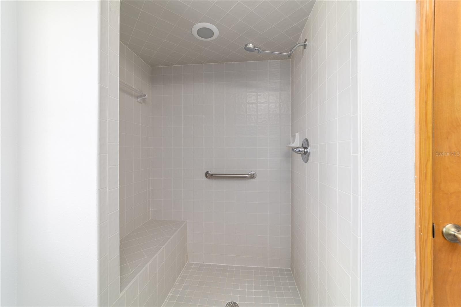 In-Law Suite/Guest Shower - 13984 SW 80TH ST, DUNNELLON