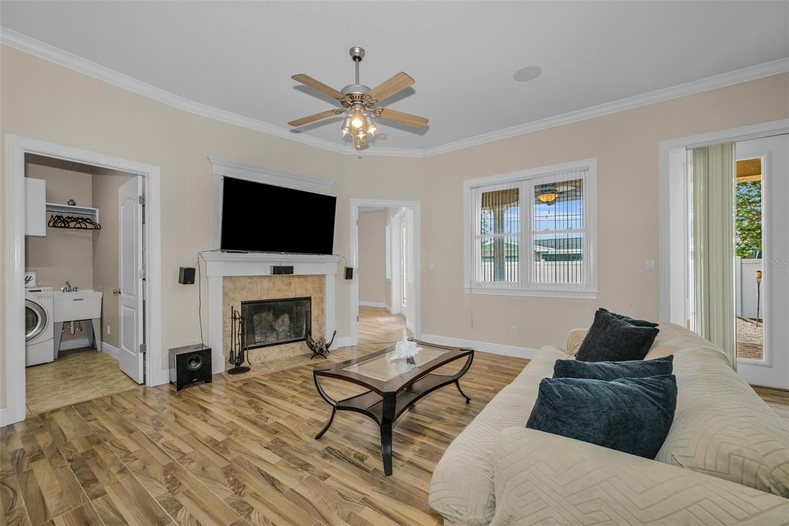 Gas Fireplace, Surround Sound Hook Up - 1888 BUGLE LN, CLEARWATER