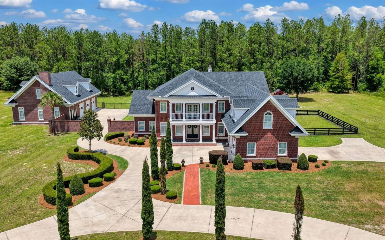 537 SW WINDSOR DR
