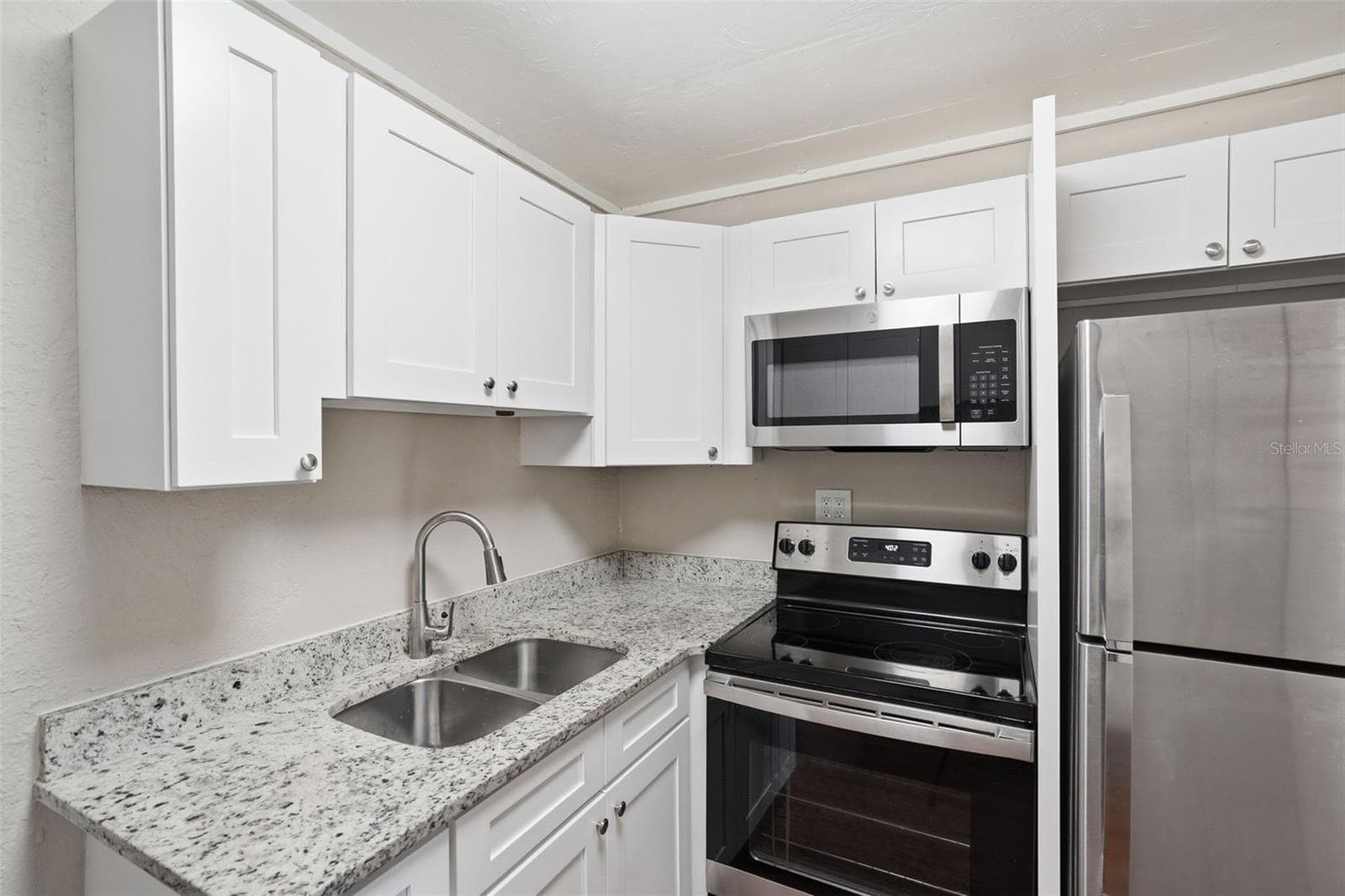 Single Family Residence at 303 JOSEPHINE AVE, FRUITLAND PARK, photo 6 of 24