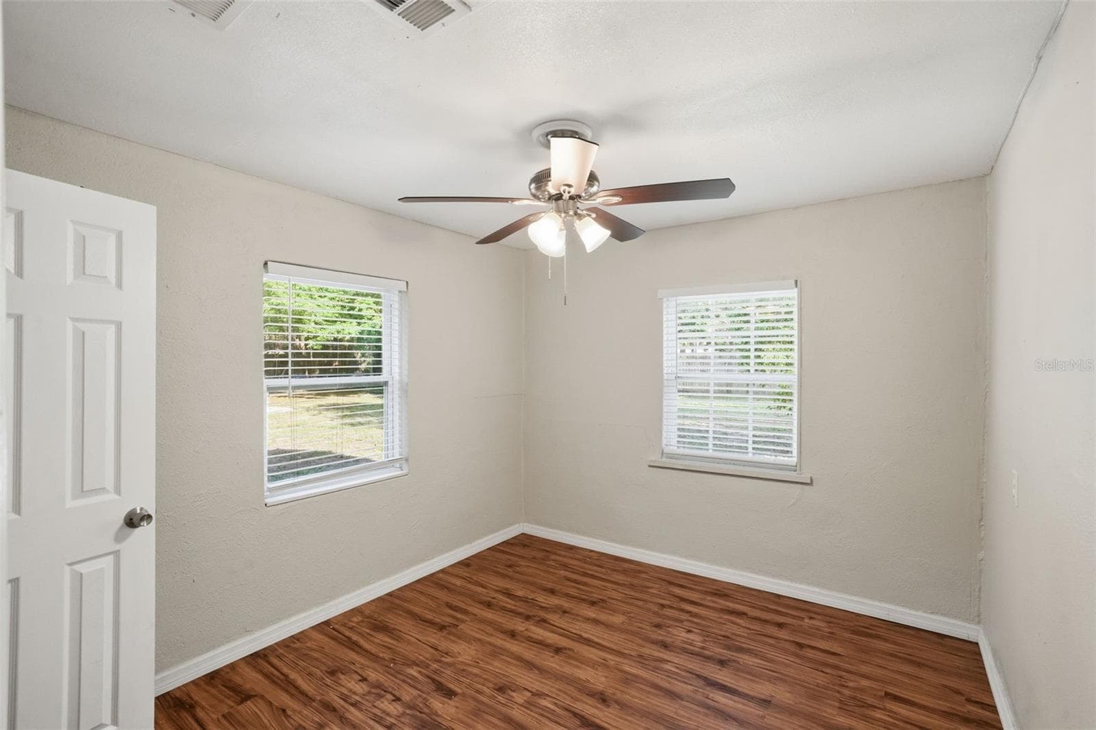 Single Family Residence at 303 JOSEPHINE AVE, FRUITLAND PARK, photo 8 of 24