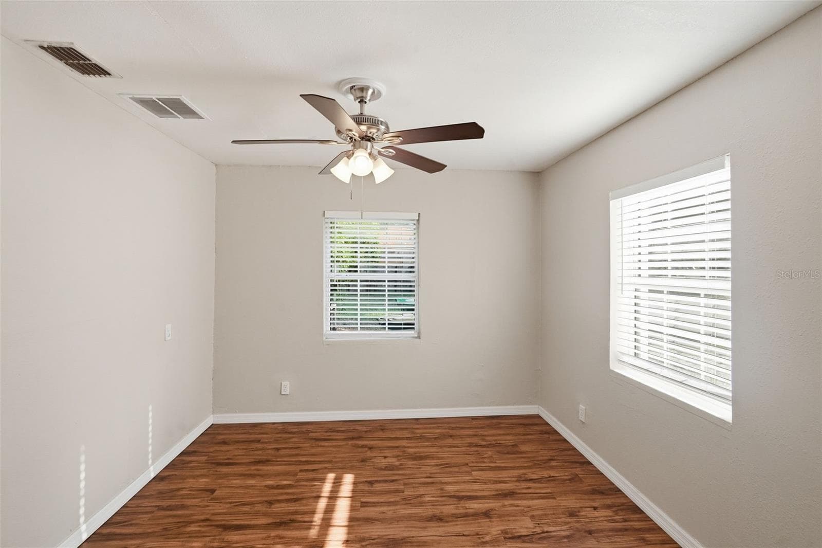 Single Family Residence at 303 JOSEPHINE AVE, FRUITLAND PARK, photo 10 of 24