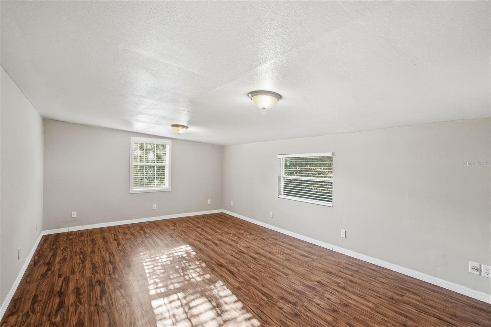 Single Family Residence at 303 JOSEPHINE AVE, FRUITLAND PARK, photo 12 of 24