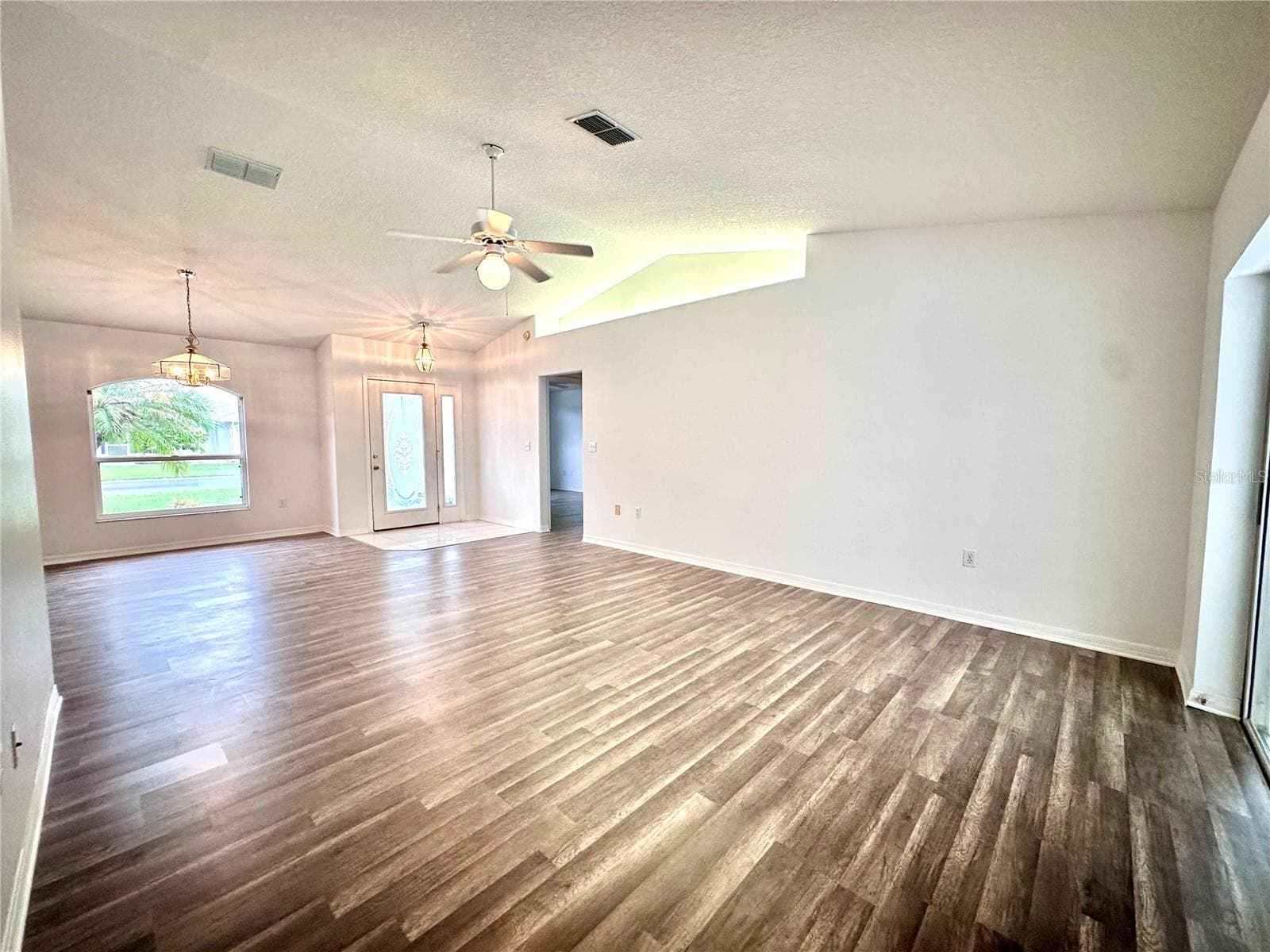 Single Family Residence at 29439 SCHINNECOCK HILLS LN, SAN ANTONIO, photo 6 of 74