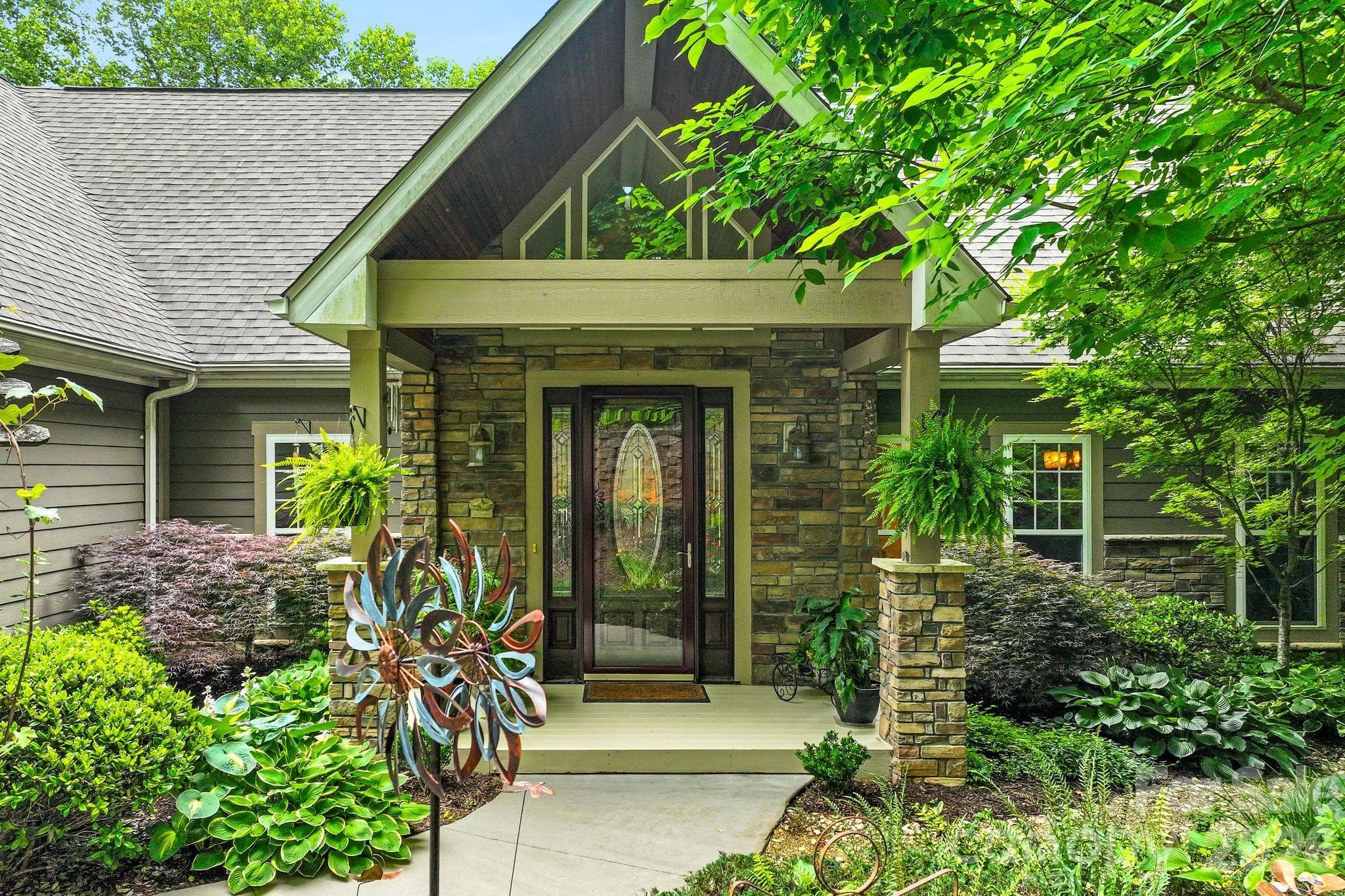Magical entrance! - Weaverville