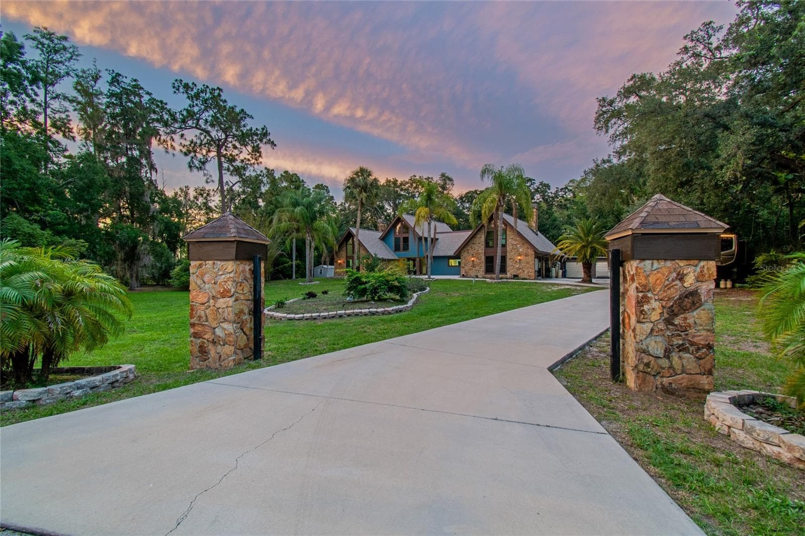 Single Family Residence at 2120 MARQUIS CT, NEW PORT RICHEY, photo 2 of 52