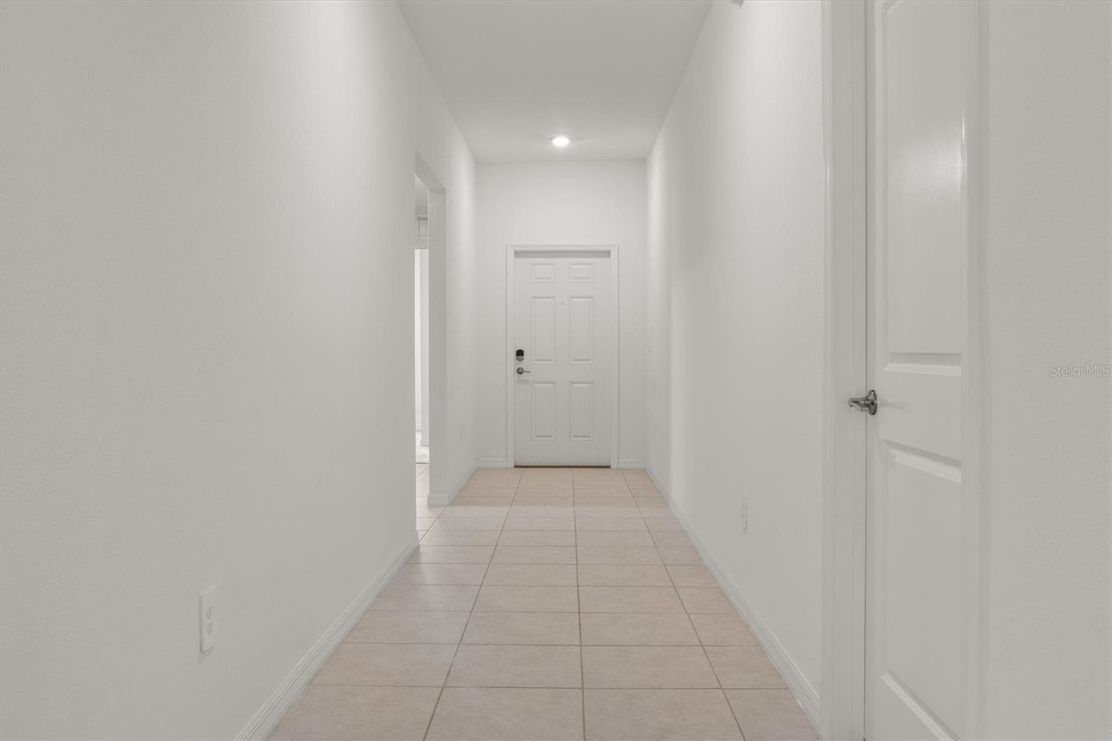 Entry hallway - 1856 RED LOOP, LAKELAND