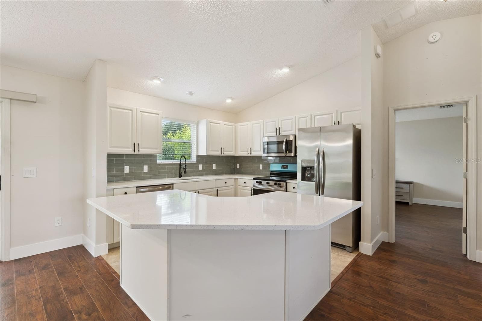 Upgraded Kitchen Open to Living Room - 1575 HOLLYBERRY PL, THE VILLAGES