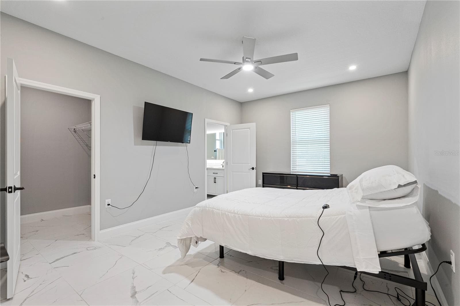 Primary Bedroom - 3225 LAUREL AVE, CLEARWATER