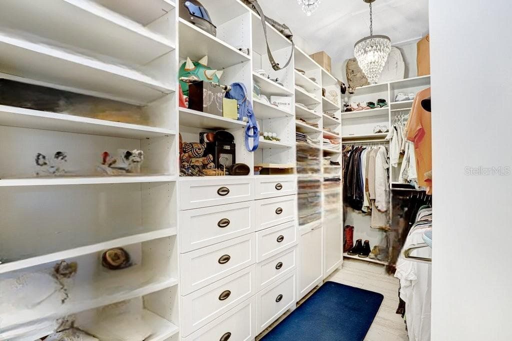 Customer Mbath Closet - 11634 DAVIS POOL RD, SEFFNER