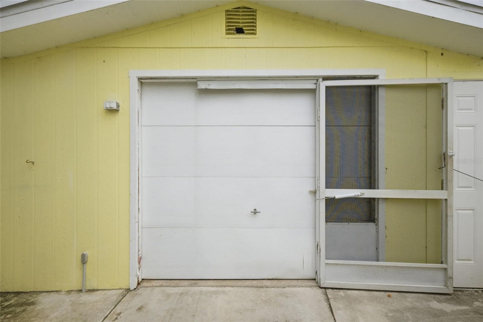 Manufactured Home at 1056 BLUE HERON LN, MOORE HAVEN, photo 8 of 32