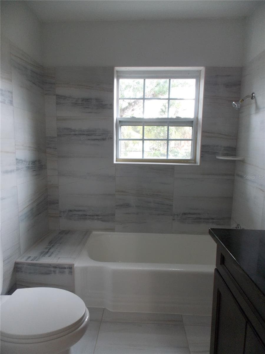 En Suite - 1669 35TH ST, SARASOTA