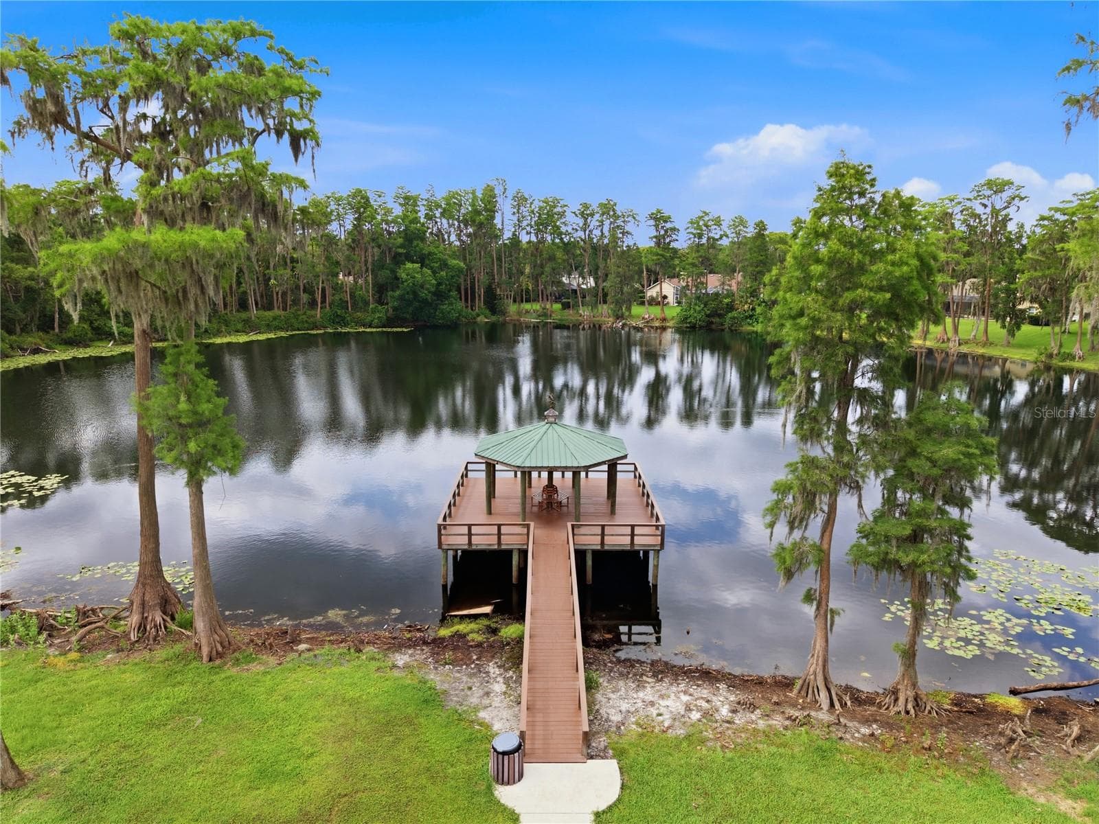 Lake Gazebo for residents - 17024 WINNERS CIR, ODESSA