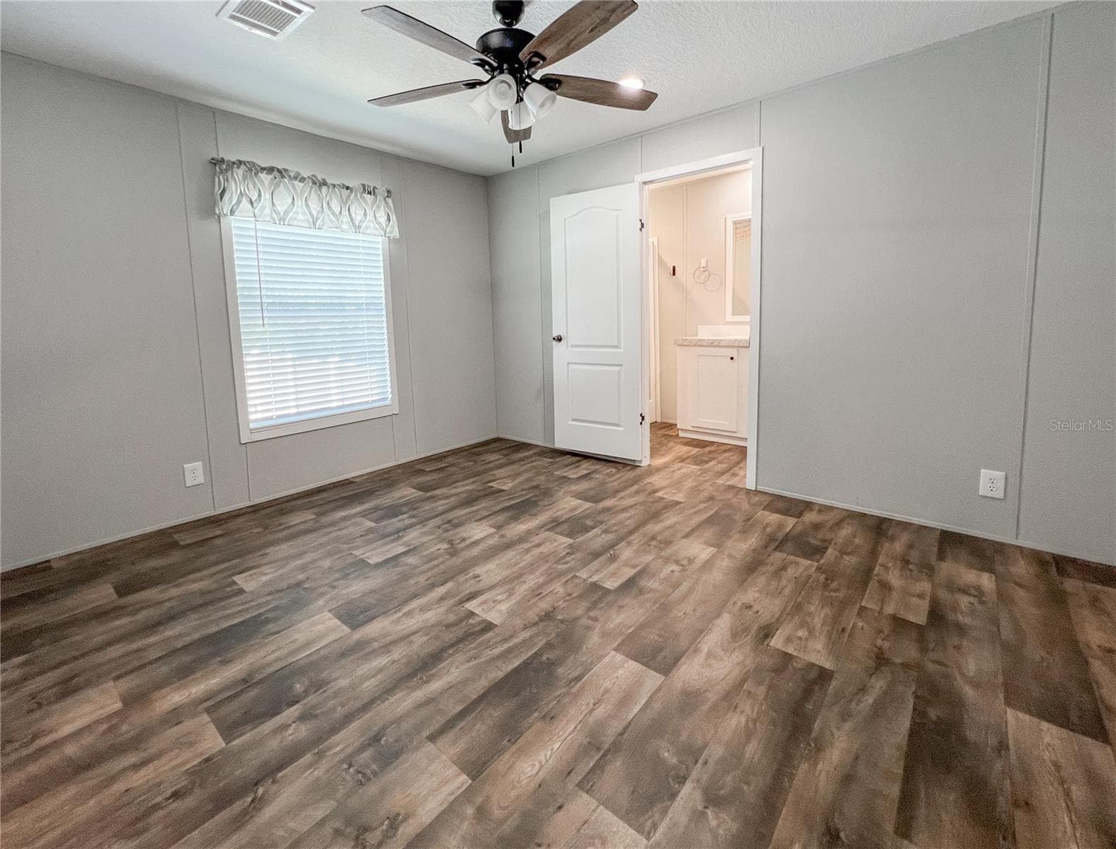 Manufactured Home at 12203 LANTANA AVE, NEW PORT RICHEY, photo 9 of 35