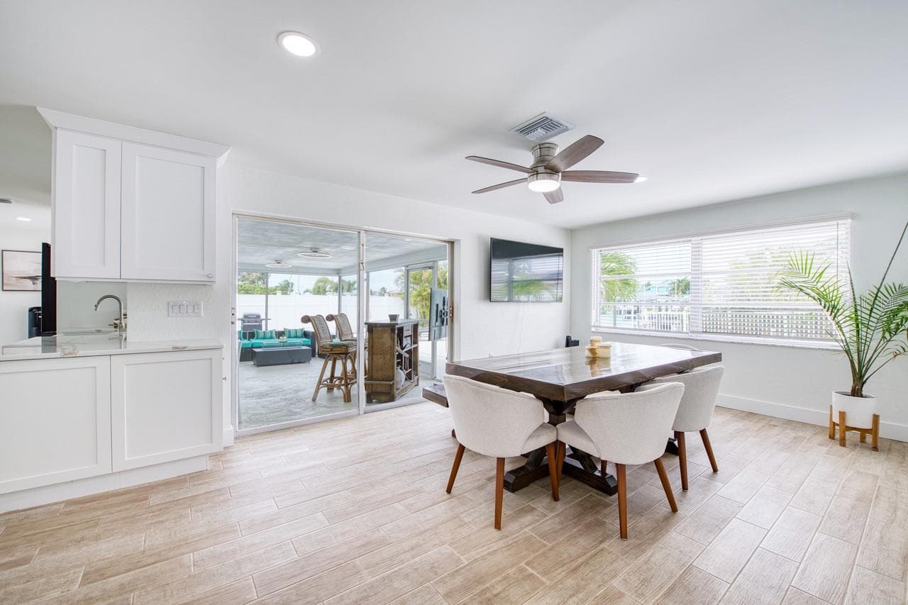 Single Family Residence at 12125 6TH ST E, TREASURE ISLAND, photo 12 of 52