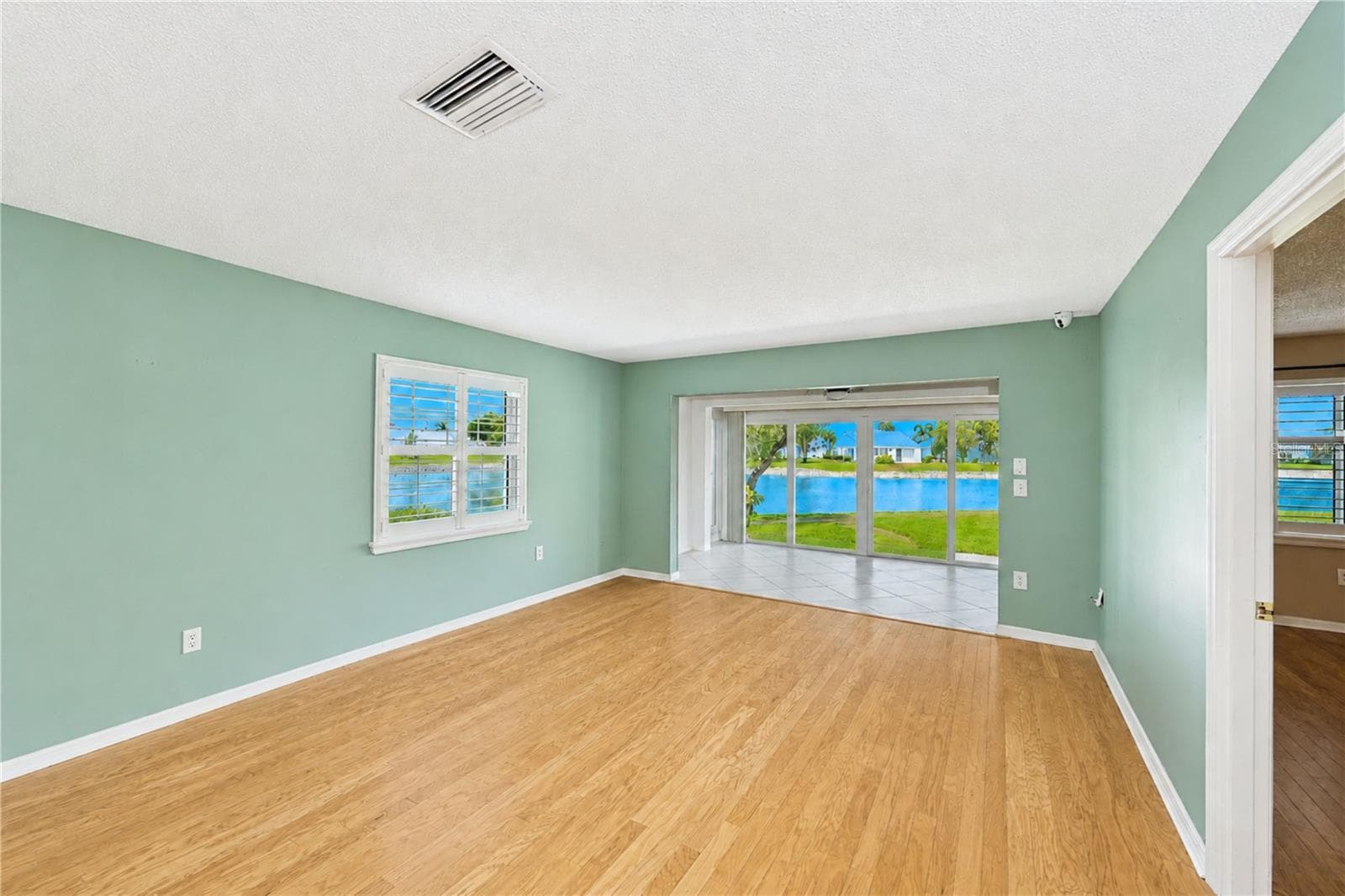 Dining through to lake - 9425 ANDOVER CIR, BRADENTON
