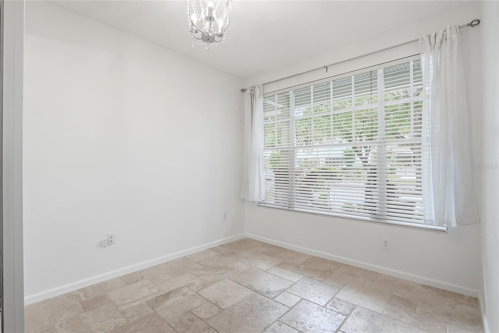 1st floor bedroom tons of light - 809 S OREGON AVE #B, TAMPA