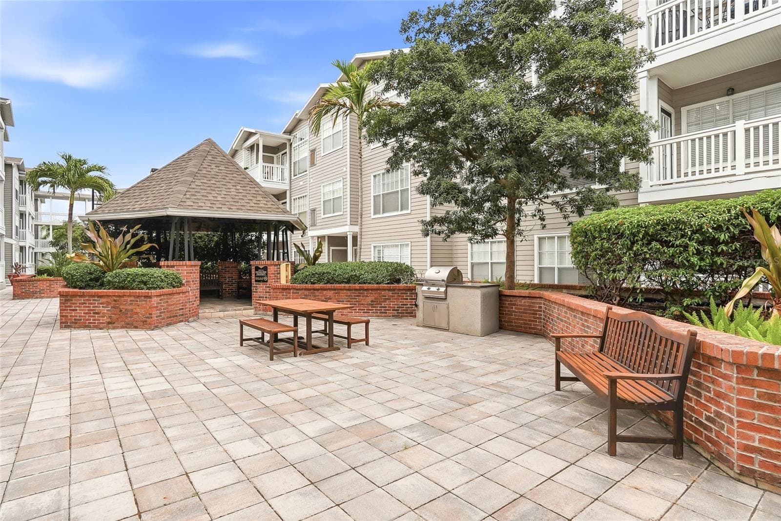 Enjoy the pergola grill and outdoor sitting - 809 S OREGON AVE #B, TAMPA