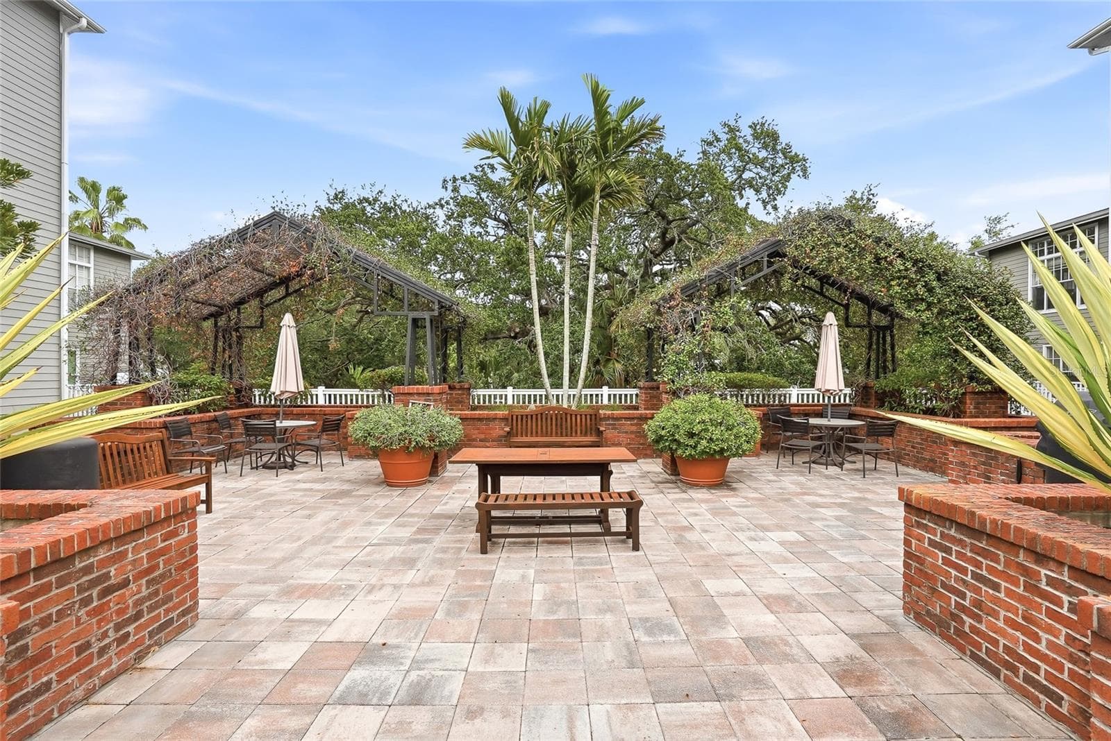 Grills and Relaxing Spot to hang out bye the pool - 809 S OREGON AVE #B, TAMPA