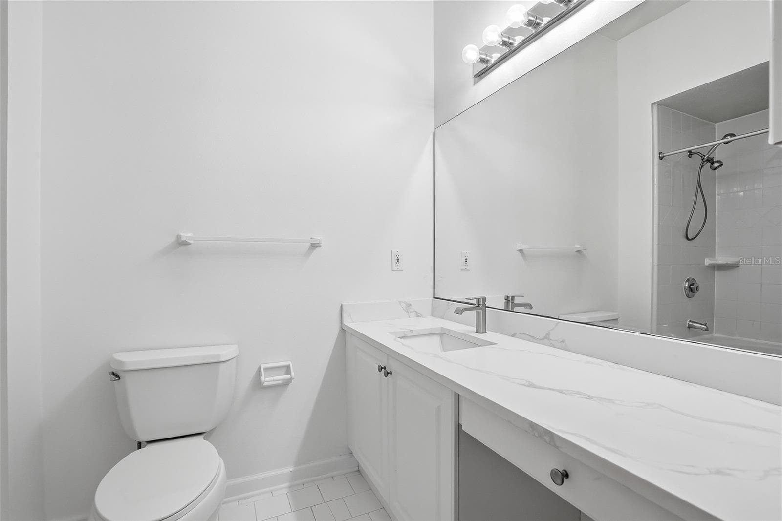 primary bathroom with a large vanity - 809 S OREGON AVE #B, TAMPA