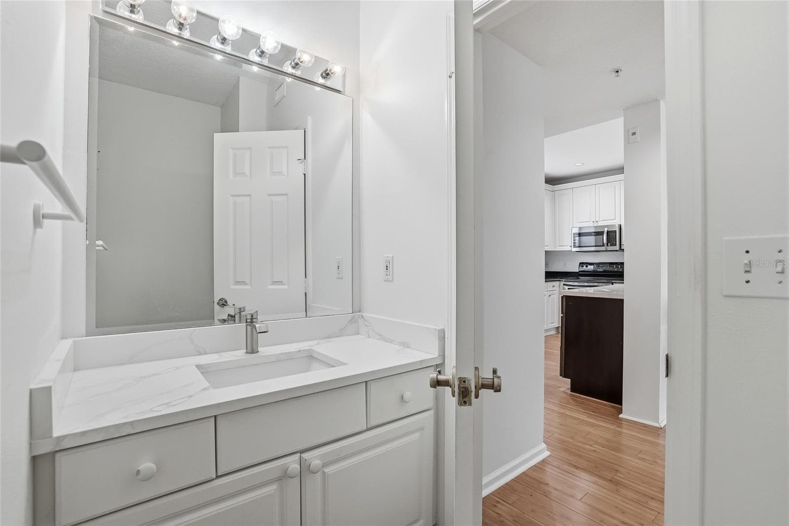 Half Bath on the 2nd Floor - 809 S OREGON AVE #B, TAMPA