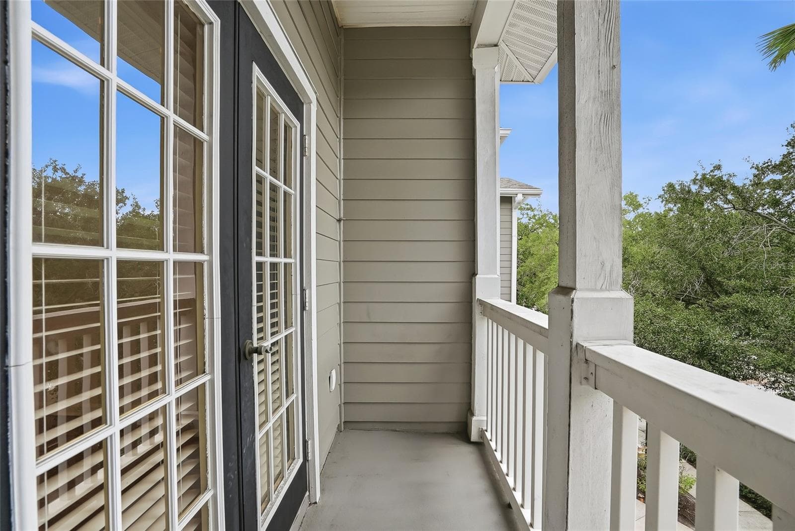 3rd floor balcony off a bedroom suite upstairs - 809 S OREGON AVE #B, TAMPA