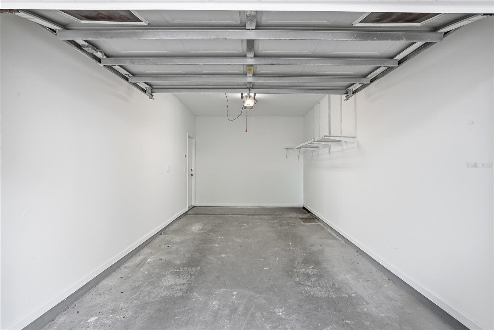 Garage on the first floor freshly painted - 809 S OREGON AVE #B, TAMPA